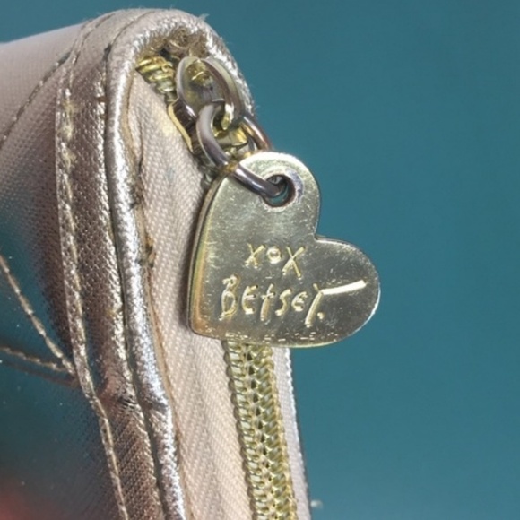 Betsey Johnson - Gold Metallic Wallet - Picture 6 of 7